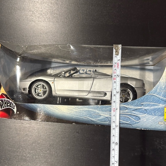 Ferrari 360 Spider Hotwheels Large Scale Model Car - Picture 8 of 8